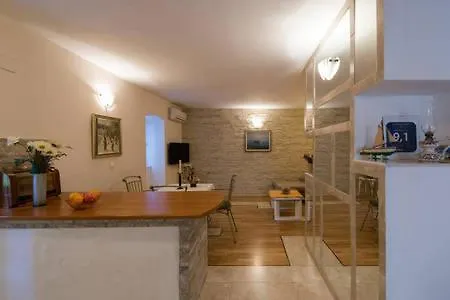 On Manus Apartmán Split