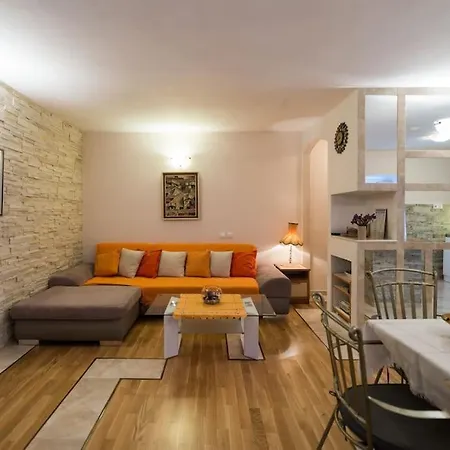 On Manus Apartmán *